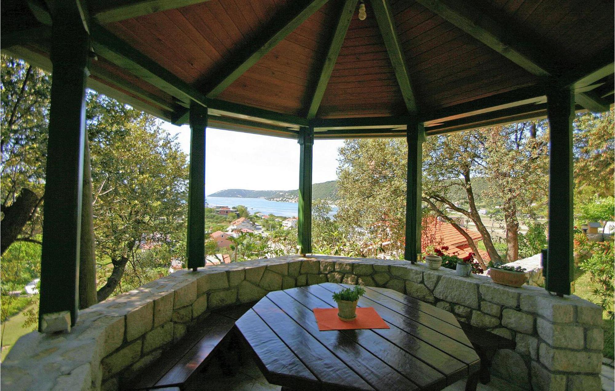 1 Bedroom Awesome Apartment In Supetarska Draga Eksteriør billede